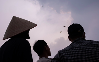 Gay cấn lễ hội thả diều "ngàn năm tuổi" ở một ngôi làng tại Hà Nội