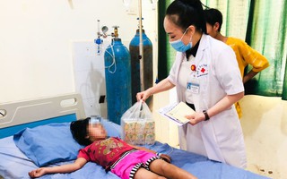 Diễn biến sức khỏe của bé gái trong vụ 3 mẹ con ăn lá ngón 2 người tử vong ở Sơn La 