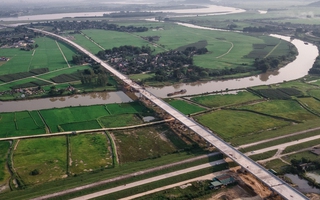 Cận cảnh cây cầu dài nhất toàn tuyến cao tốc Bắc Nam
