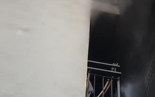 Hà Nội: Cháy nhà 5 tầng trong ngõ trên phố Tam Khương, nhiều người hoảng loạn 