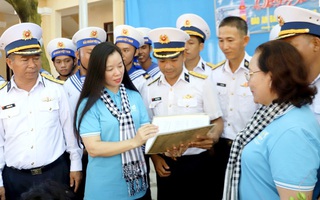 Đoàn đại biểu Hội LHPN Việt Nam thăm quân, dân huyện đảo Trường Sa và Nhà giàn DK1
