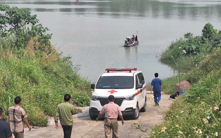 Tìm thấy thi thể 2 nữ sinh nghi nhảy cầu ở Bắc Ninh