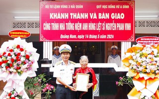 Bàn giao nhà tưởng niệm cho thân nhân Anh hùng liệt sĩ Nguyễn Phan Vinh