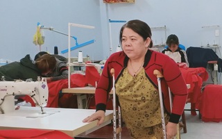 Khởi nghiệp bằng mở xưởng may, người phụ nữ khuyết tật tạo việc làm cho 20 lao động
