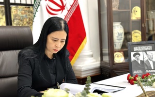 Lãnh đạo Hội LHPN Việt Nam ghi sổ tang chia buồn tại Đại sứ quán Iran