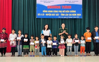 Trao quà hơn 300 triệu đồng trong chương trình "Đồng hành cùng phụ nữ biên cương" tại Lào Cai