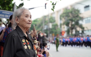 Nữ cựu thanh niên xung phong xúc động chờ thời khắc kỷ niệm 70 năm Chiến thắng Điện Biên Phủ