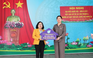 Chủ tịch Hội LHPN Việt Nam Hà Thị Nga trao tặng 5 căn nhà cho hộ khó khăn tại Đồng Tháp