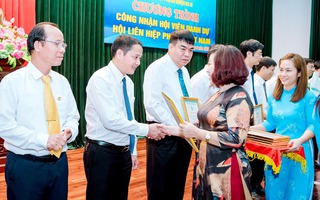 Hà Nội: Hội viên danh dự Hội LHPN Việt Nam ủng hộ 250 triệu cho Quỹ Mái ấm tình thương