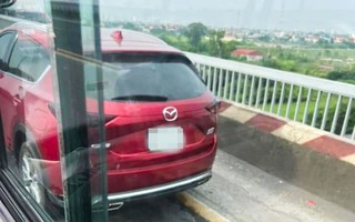 Người lái chiếc xe ô tô bị bỏ lại trên cầu Thăng Long đã tử vong