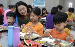 Phụ nữ Công an tỉnh Yên Bái: Nhiều hoạt động thiết thực trong tháng hành động vì trẻ em 