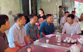 Lãnh đạo tỉnh Tuyên Quang thăm hỏi, chia buồn với gia đình có người tử vong trong vụ xe khách bị vùi lấp ở Hà Giang