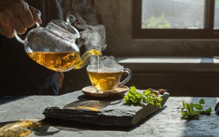 Mùa hè uống trà bạc hà mỗi ngày có tốt không?