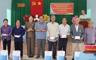 Đại biểu Quốc hội Hà Thị Nga tiếp xúc cử tri tỉnh Đồng Tháp và thăm hỏi Mẹ Việt Nam anh hùng
