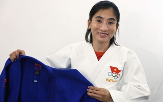 Nữ võ sĩ Judo Hoàng Thị Tình nhận 2 bộ võ phục đặc biệt để thi đấu Olympic