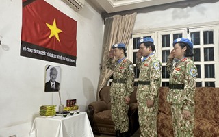 Các chiến sĩ “mũ nồi xanh” lập ban thờ tưởng niệm Tổng Bí thư Nguyễn Phú Trọng