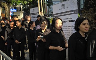 Người Hà Nội nhường cơ hội cho khách từ tỉnh xa vào viếng Tổng Bí thư Nguyễn Phú Trọng