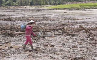 Tang tóc ở bản có 5 người chết, mất tích do lũ quét ở Mường Pồn