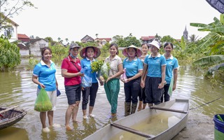 Chương Mỹ, Hà Nội: Hội LHPN xã Nam Phương Tiến "đi chợ hộ" giúp hàng trăm hộ dân bị ngập lụt