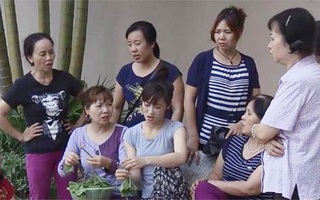 Nhà hàng xóm giàu nhất khu đóng cửa cả tháng không ai ra vào, mọi người ngỡ ngàng khi biết nguyên nhân