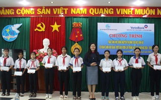 Ninh Thuận: Trao 25 suất học bổng cho học sinh nữ vượt khó học giỏi 