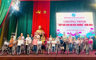 Thanh Hóa: Các cấp Hội tặng quà "con đỡ đầu" trước thềm năm học mới