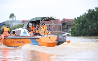 Thủ tướng về xã bị cô lập của Bắc Giang, kiểm tra công tác ứng phó mưa lũ