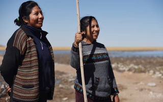 Đội nữ tình nguyện cải thiện nước hồ ô nhiễm ở Bolivia: "Chúng tôi trao quyền cho chính mình"