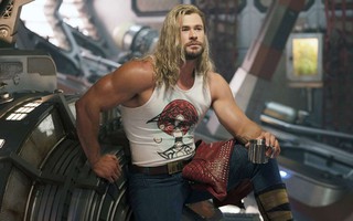 Tài tử Chris Hemsworth: Thần sấm Thor hóa robot biến hình "Transformers"