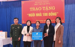 Trao tặng “Ngôi nhà 100 đồng” cho phụ nữ đơn thân 