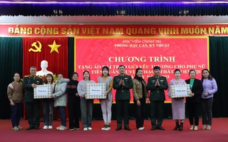 "Tặng áo dài trao gửi yêu thương" trước thềm đón năm mới