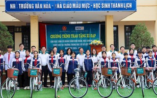 Tặng 50 xe đạp cho học sinh huyện Quốc Oai có hoàn cảnh khó khăn