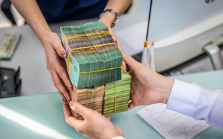 Cổ phiếu ngân hàng đi ngược sóng gió thuế quan?