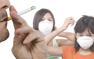 Phụ nữ và trẻ em gái chịu tác động nghiêm trọng từ thuốc lá