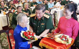 Tri ân Mẹ Việt Nam Anh hùng, các Anh hùng, tướng lĩnh, cựu chiến binh tham gia kháng chiến chống Mỹ