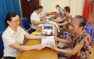 Thủ tướng yêu cầu khẩn trương chi trả lương hưu và trợ cấp bảo hiểm xã hội tháng 5 năm 2025