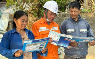 Điện lực miền Bắc "đi từng ngõ, gõ từng nhà" tuyên truyền tiết kiệm điện mùa nắng nóng