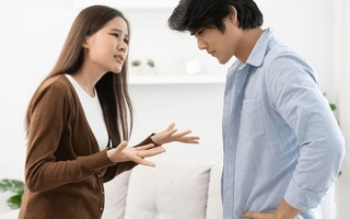 Cô gái "tức điên" khi phát hiện bạn trai dùng AI để gửi tin nhắn cho mình