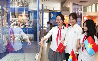 Triển lãm 300 ảnh, tài liệu, hiện vật mang thông điệp "Đất nước trọn niềm vui"