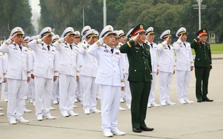 Hải quân nhân dân Việt Nam báo công dâng Bác nhân kỷ niệm 70 năm Ngày thành lập