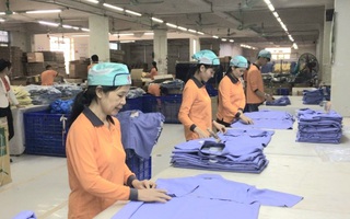 Phụ nữ dân tộc thiểu số chia sẻ thông tin để tiếp cận thị trường việc làm