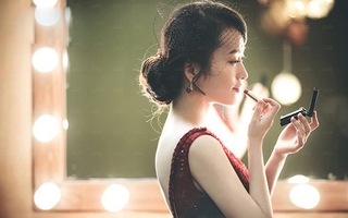 Nghĩ mới về "người đàn bà cũ"