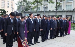 Lãnh đạo Đảng, Nhà nước dâng hương tưởng nhớ Chủ tịch Hồ Chí Minh và Chủ tịch Tôn Đức Thắng