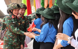 Những "bông hoa thép" của đoàn diễu binh, diễu hành miền Bắc đến miền Nam
