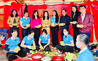 Phụ nữ Hà Tĩnh thi gói bánh chưng, bánh giầy dâng Giỗ Tổ Hùng Vương