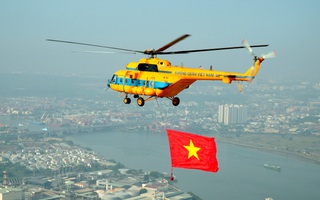 Hậu trường hợp luyện bay kéo cờ chuẩn bị cho Lễ kỷ niệm 30/4