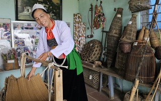 Cụ bà U80 "giữ lửa" văn hóa Mường