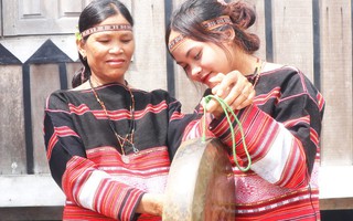 Tiếng nói bình đẳng giới từ các đội cồng chiêng nữ
