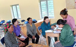 Hướng dẫn dùng điện thoại thông minh, lập nhóm chat để cung cấp thông tin cho phụ nữ dân tộc thiểu số