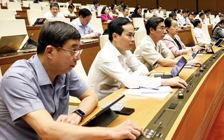 Ngân sách Nhà nước năm 2025: Ưu tiên cải cách tiền lương, khoa học công nghệ và miễn học phí